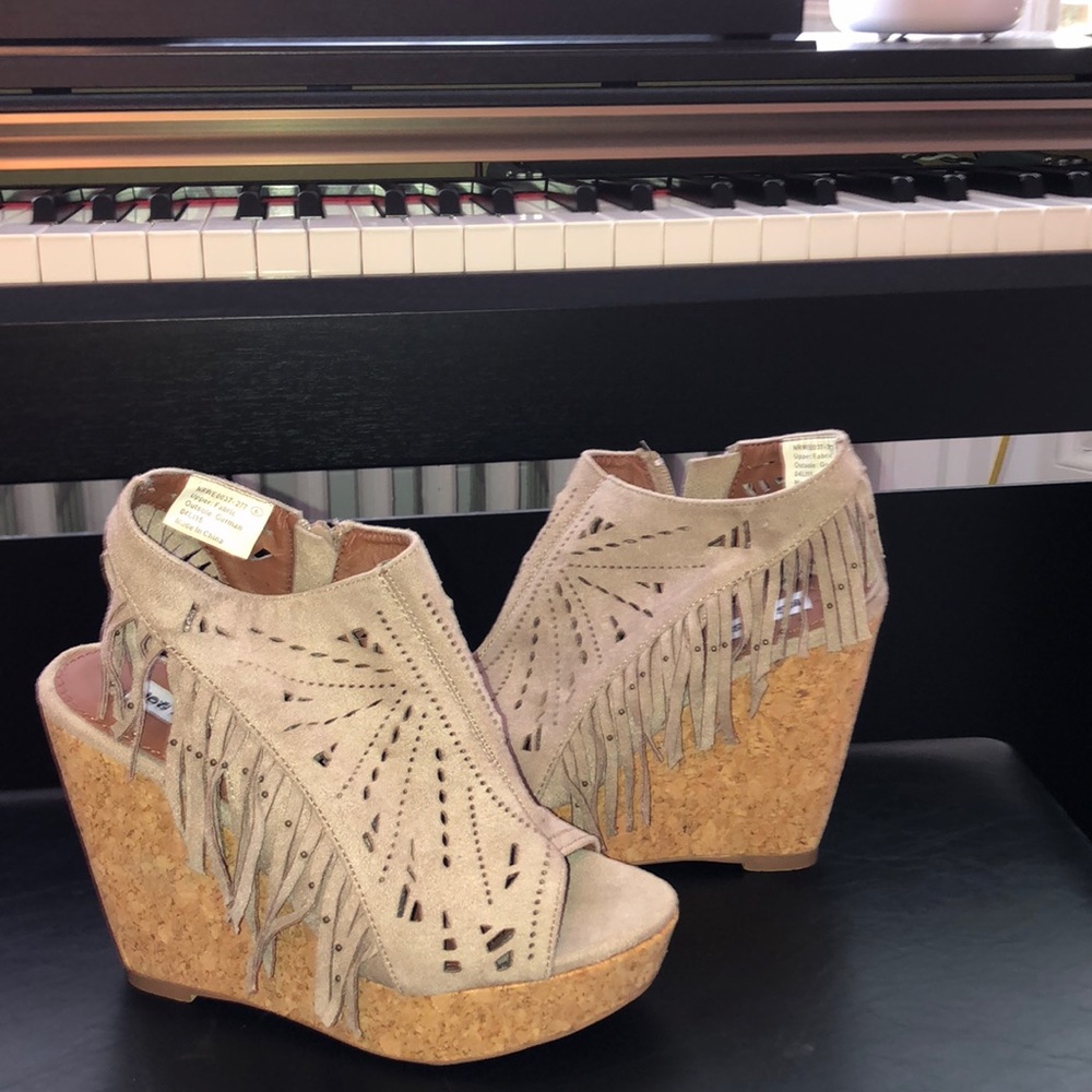 Tan, size 6, cork wedges